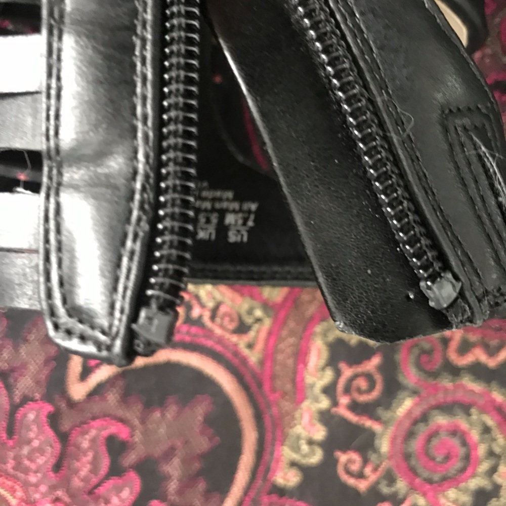 Heels - Picture 3 of 4